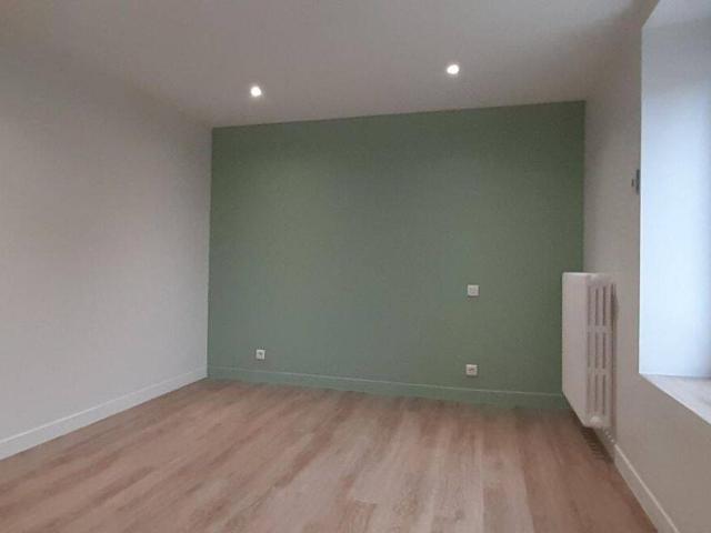 MAISON sur 2 niveaux, rénovée avec goût et prestations de qualit