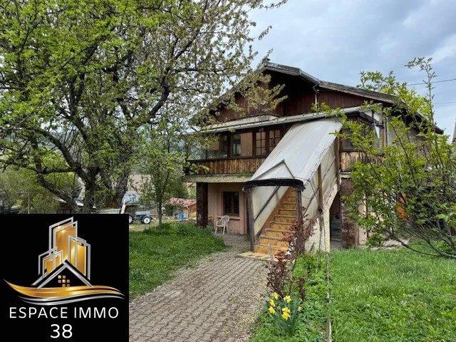 Maison sur 599 m² de terrain