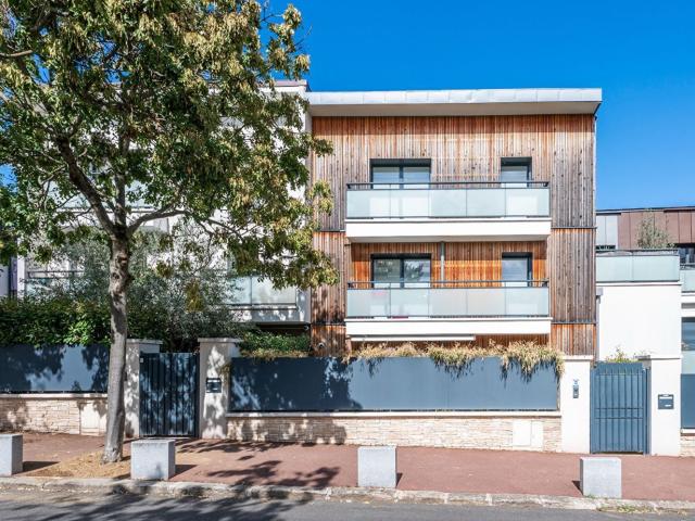 Maison, Suresnes