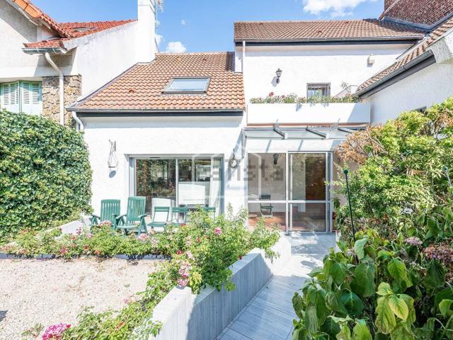 Maison, Suresnes