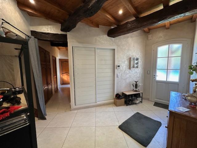 Maison point dominant piscine