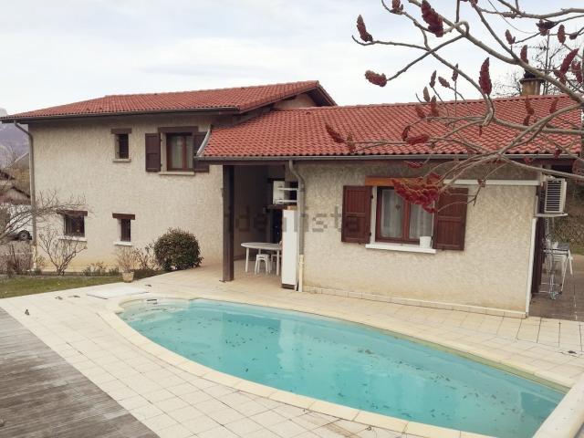 Maison, Poisat
