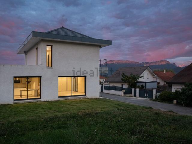 Maison, Poisy