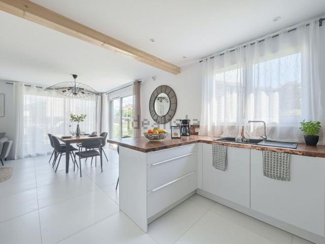 Maison, Poisy
