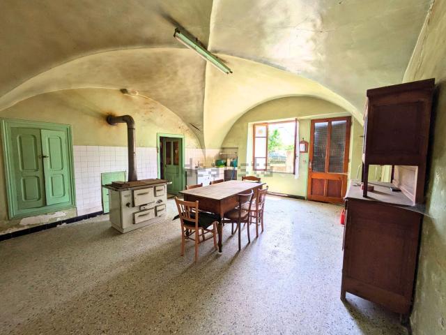 Maison, Poligny