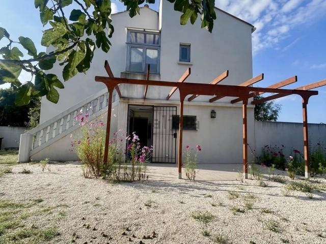 Maison, Pollestres
