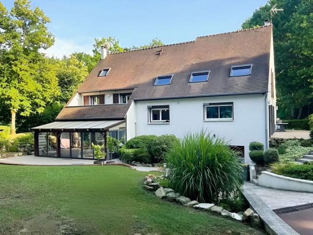 Maison dans le Domaine de la Pomponnette 8 pièce s 260 m2