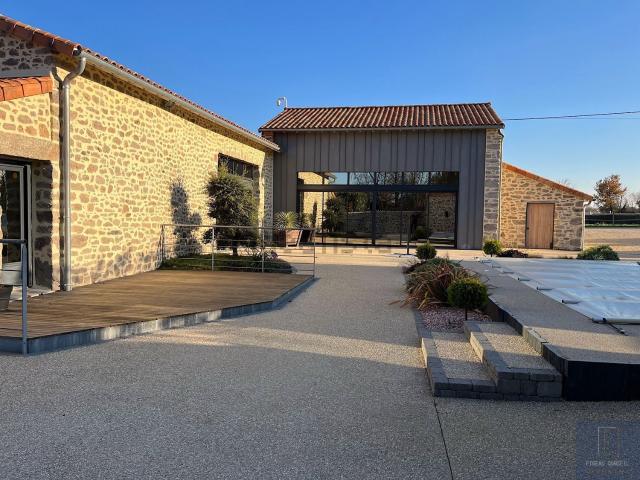 Maison, Pompaire
