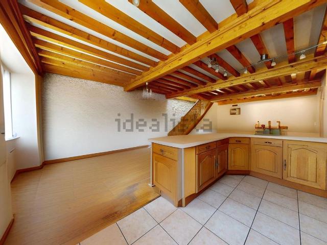Maison, Poncin