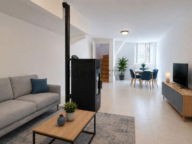 Maison, Poncin