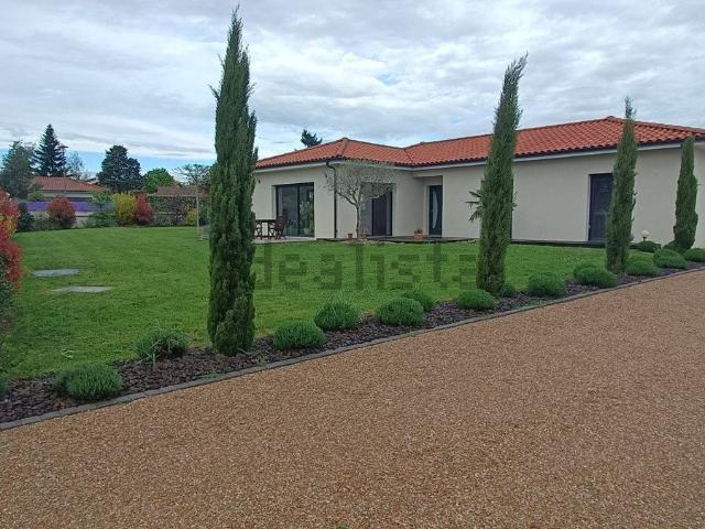 Maison, Poncins