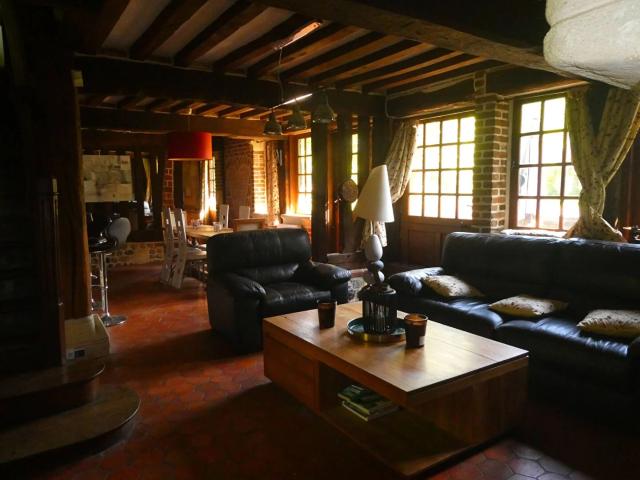 Maison Pont L Eveque + dépendances, pièce billard, 6 ch, 3sdd, 1