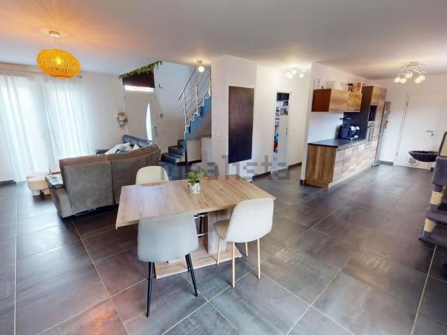 Maison, Pontoy