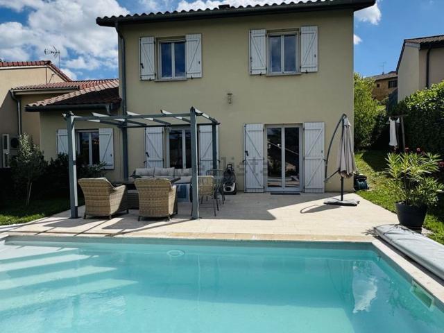 Maison, Porte des Pierres Dorées