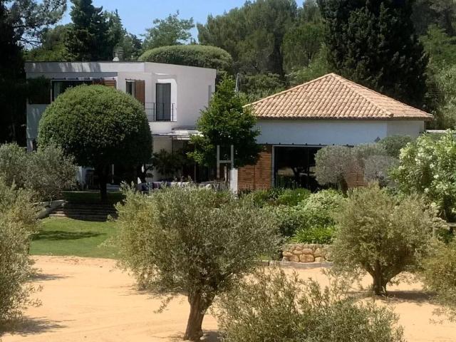 Maison, Paradou