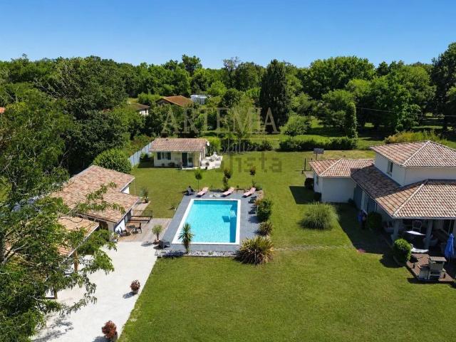 Maison, Parentis en Born