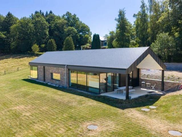 Maison passive 4 chambres avec grenier, terrasse et jardin