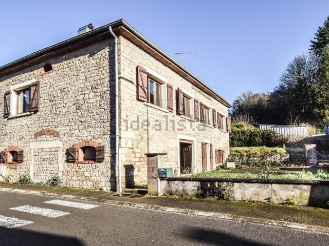 Maison, Pelousey