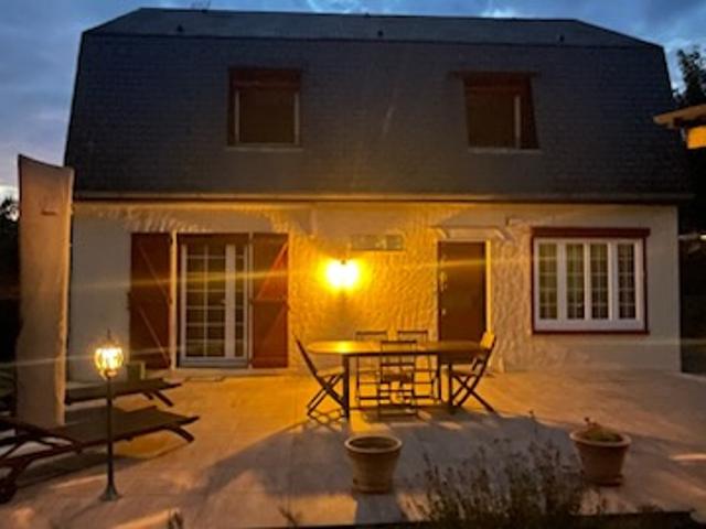 10 min centre de Pompadour à pied, Maison agréable à vivre