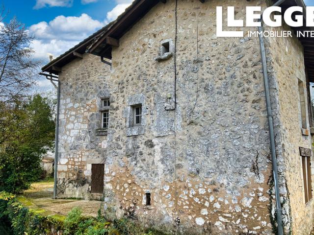Maison périgourdine du XVIIème de 130m2 habitables avec charme et authenticité au coeur d'un hameau