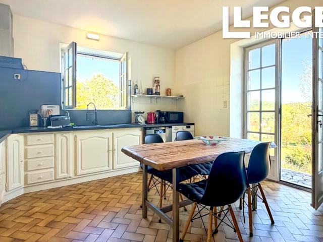 Maison périgourdine de charme avec grand garage et terrasse à Condat sur Vézère, proche de Montignac Lascaux