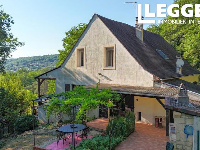Maison périgourdine de charme avec vue dégagée, 5 chambres et proche de Montignac, Périgord Noir