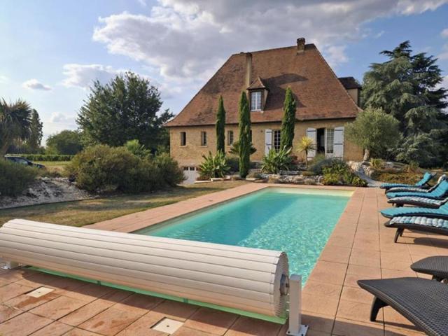 Maison périgourdine de 170 m² terrain de 1,5 H avec piscine et accès direct à la Dordogne à Eynesse 33220