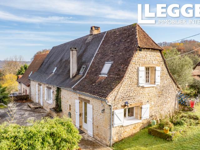 Maison périgourdine en pierre avec vue panoramique – Charme, confort et sérénité près de Montignac Lascaux