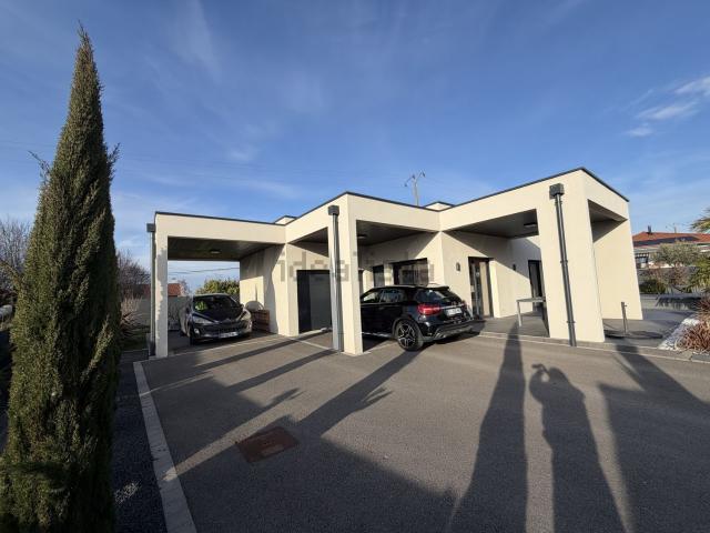 Maison, Perreux