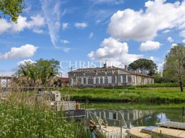 Maison pittoresque au bord des canaux avec accès direct à l'. 295m² Bordeaux