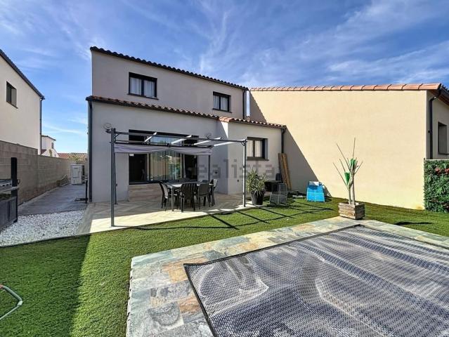 Maison, Pia