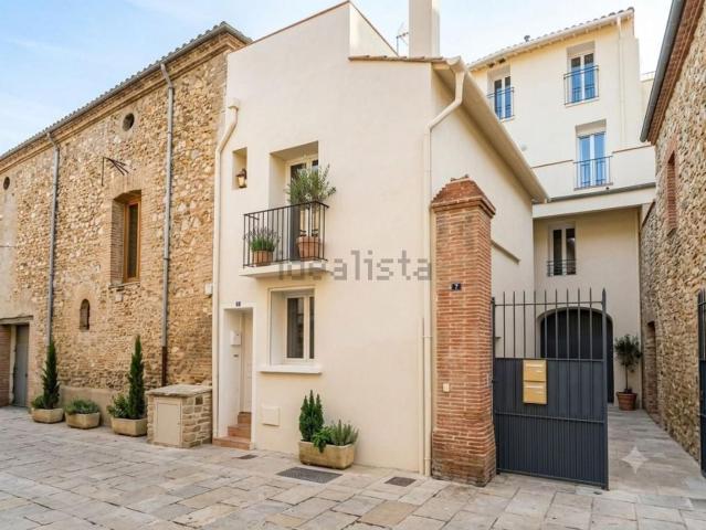 Maison, Pia