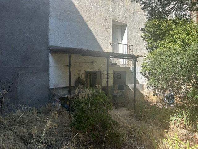 Maison, Pia