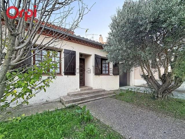 Maison, Pia
