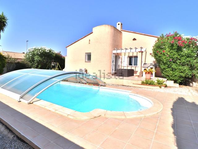 Maison, Pia