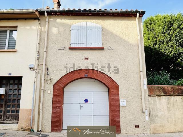 Maison, Pia