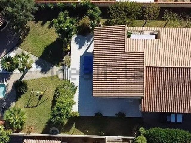 Maison, Pia