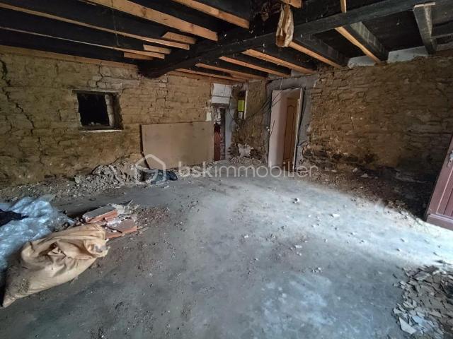 Maison Pierre avec dépendances à restaurer