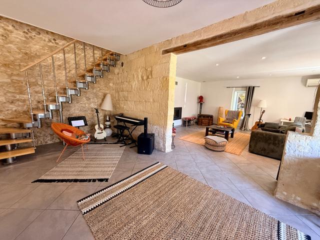Maison pierre de 145m2 avec jardin paysagé