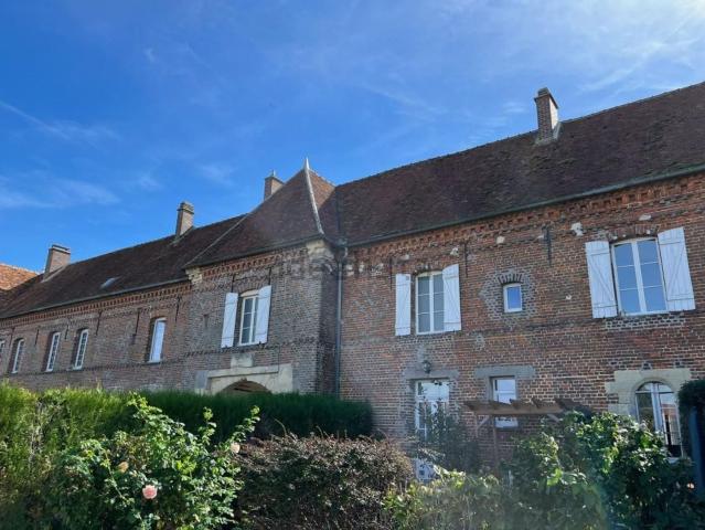 Maison, Pierre Levée