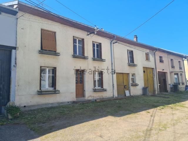 Maison, Pierre Percée