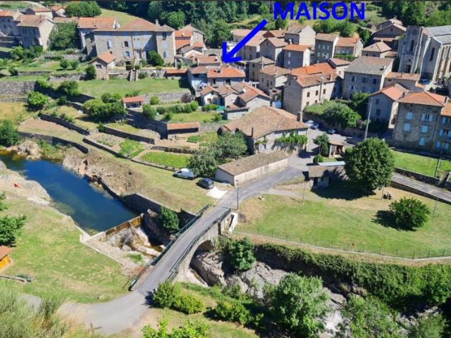Maison pierres au calme