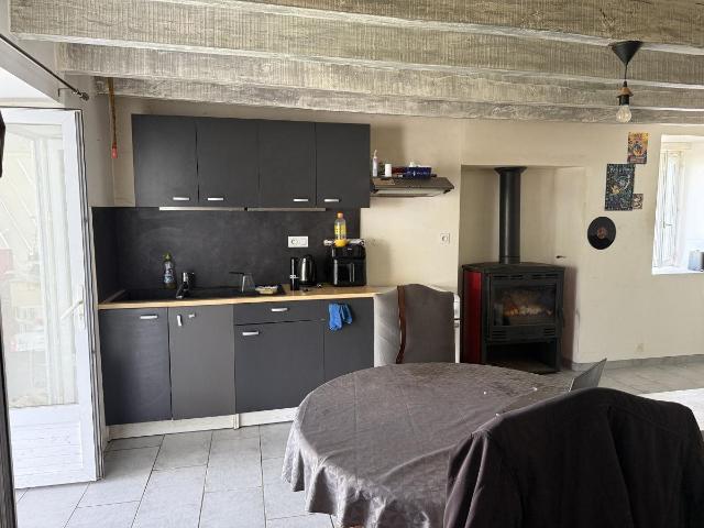 Maison pierres dans le bourg de Gomené 55m² Gomené