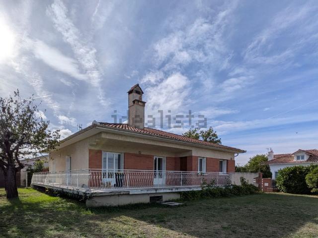 Maison, Pins Justaret