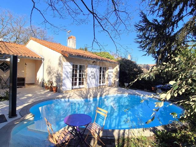 Maison, Pins Justaret