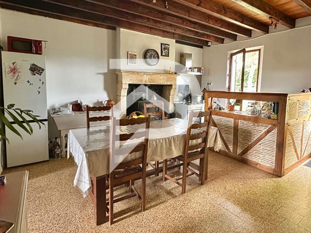 Maison en pierre, piscine et granges à BEAUPOUYET