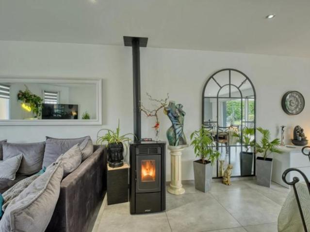 Maison plain pied 6 pièces avec jardin et piscine