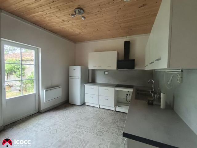 Maison plain pied 95 m² avec 3 chambres et un terrain arboré de 2 269 m²