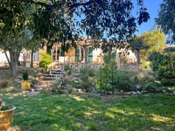 Maison plain pied, 111m² habitable avec 3 chambres sur 1700m² de terrain avec piscine