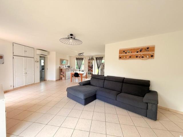 Maison plain pied 130 m² – 4 chambres – piscine – terrain 3 200 m² – assainissement conforme